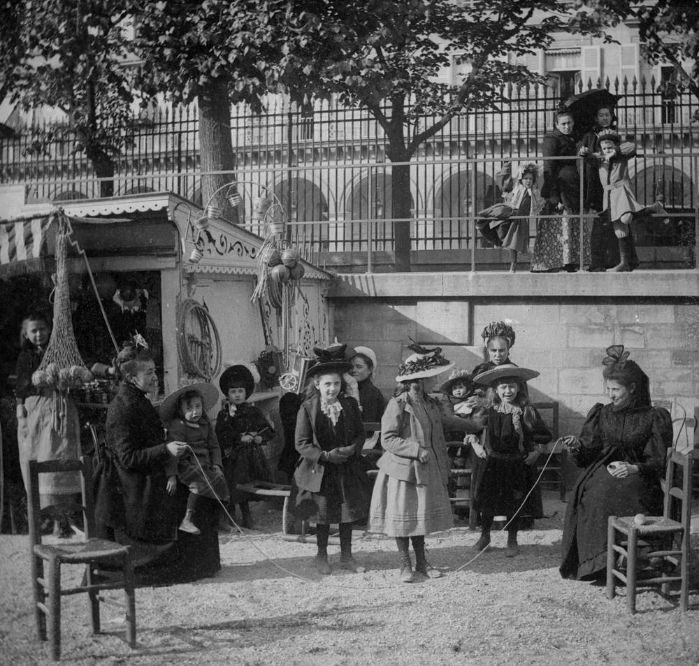 Paris - Kids jumping rope