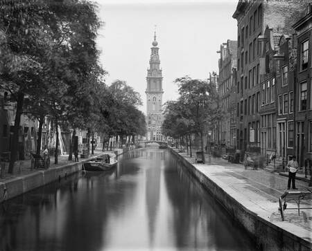 Gezicht op de Groenburgwal in Amsterdam