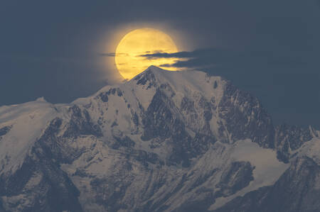 Volle maan boven de Mont Blanc Volle maan boven de Mont Blanc