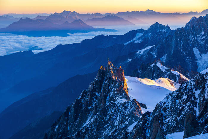 l'Aiguille du mid du Mont-Blanc l'Aiguille du mid du Mont-Blanc