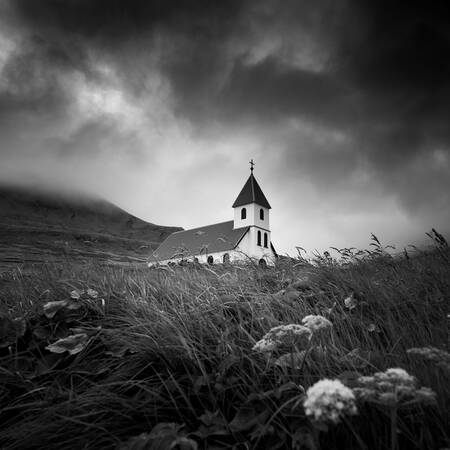 Het kerkje van Gjogv op de Faeröer