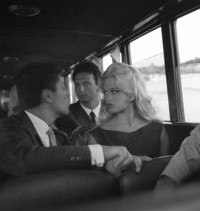 Sacha Distel en Brigitte Bardot in de Mostra van Venetië
