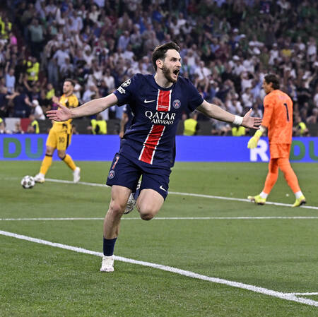 FINALE - Célébration de Kvaratskhelia face à l'Inter FINALE - Célébration de Kvaratskhelia face à l'Inter