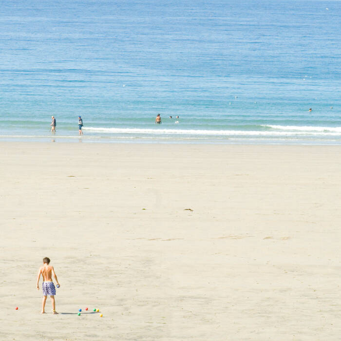 Boules de couleurs sur la Plage Boules de couleurs sur la Plage