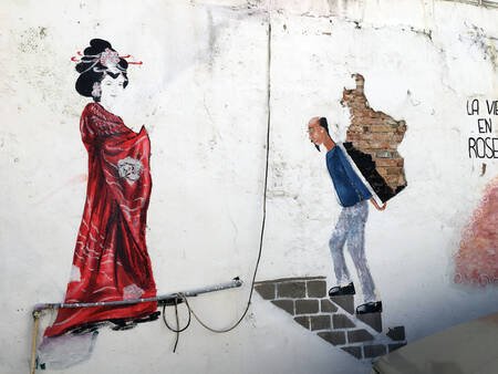 The bearer and the Geisha