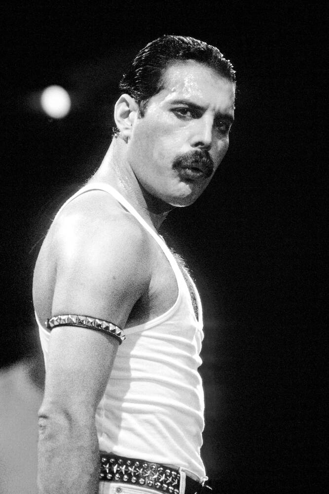 Freddie Mercury sul palco del Live Aid 1985