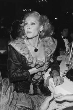 L'actrice Ursula Andress à une fête à Paris L'actrice Ursula Andress à une fête à Paris