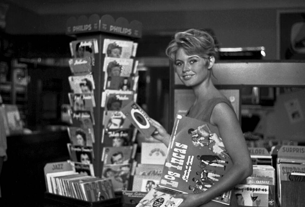 Brigitte Bardot at the bandstand in 1958