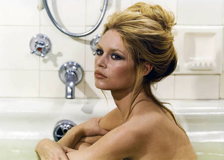 Brigitte Bardot on the set of the film Les Femmes