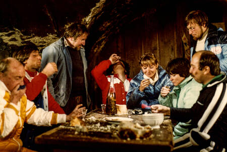 Les Bronzés font du ski - De scène van de sjalotlikeur