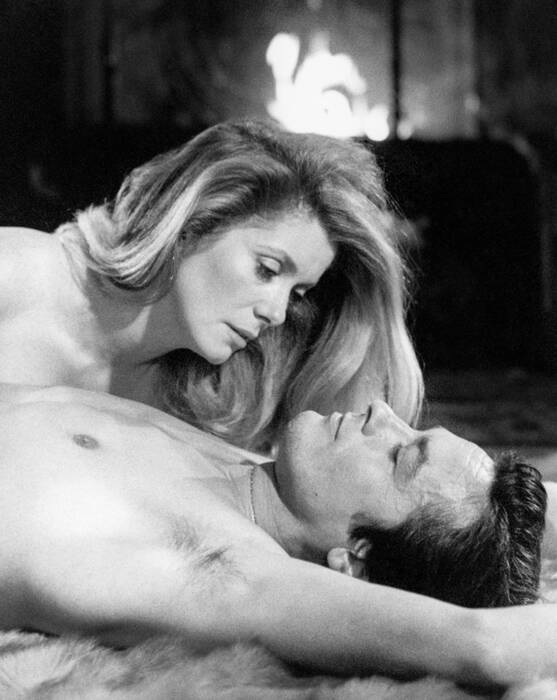 Alain Delon en Catherine Deneuve in de film Le choc