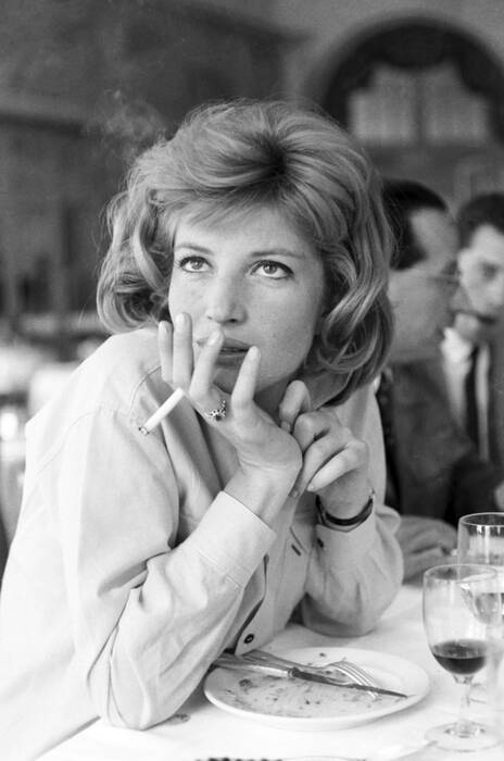 Monica Vitti - Eleganza senza tempo al Festival di Cannes 1962 Monica Vitti - Eleganza senza tempo al Festival di Cannes 1962