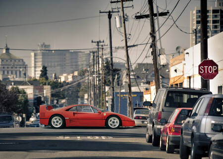 Ferrari F40 dans le centre ville d'Oakland Californie USA