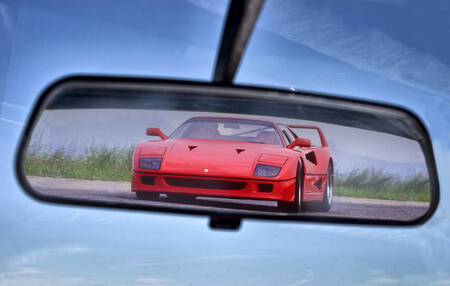 La Ferrari F40 dans le rétroviseur
