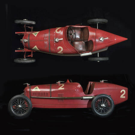 Voiture de course de Grand Prix Alfa Romeo en fer-blanc