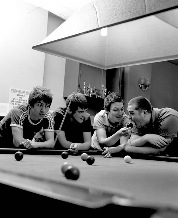 Arctic Monkeys al biliardo (2006) Arctic Monkeys al biliardo (2006)