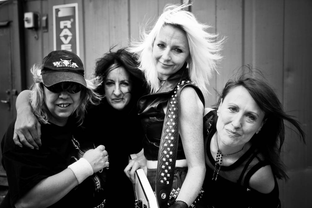 Groupe de rock Girlschool dans les coulisses du festival Bloodstock 2009