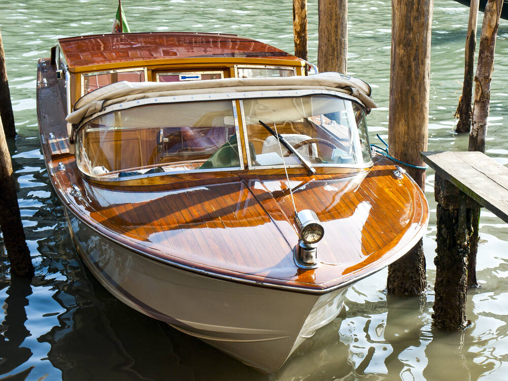 Riva boot afgemeerd