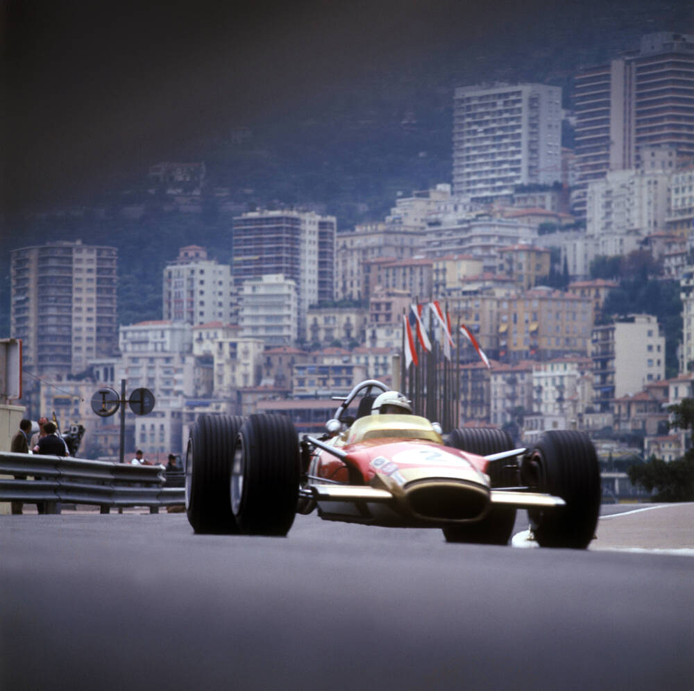 Richard Attwood uit Groot-Brittannië in de Lotus Boliden