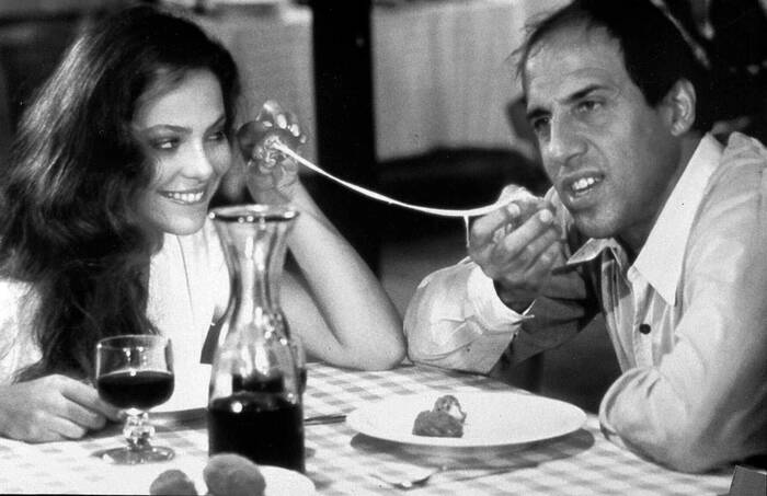 Adriano Celentano si diverte con le crocchette di patate Adriano Celentano si diverte con le crocchette di patate