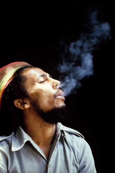 Bob Marley bij Island House in Kingston, Jamaica Bob Marley bij Island House in Kingston, Jamaica