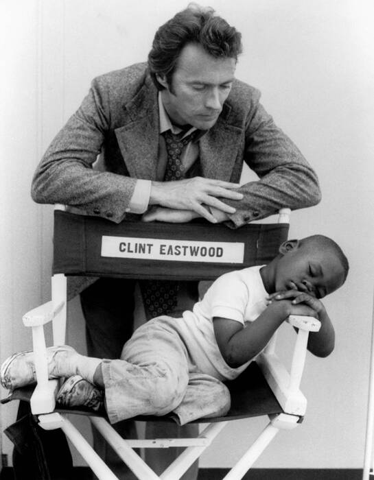 Clint Eastwood op de set van "Magnum Force" (1973) Clint Eastwood op de set van "Magnum Force" (1973)