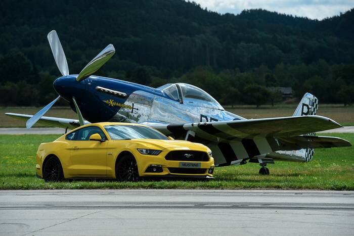 De officiële presentatie van de nieuwe Ford Mustang-auto vond plaats op de luchthaven van Hoskovice bij Mnichovo