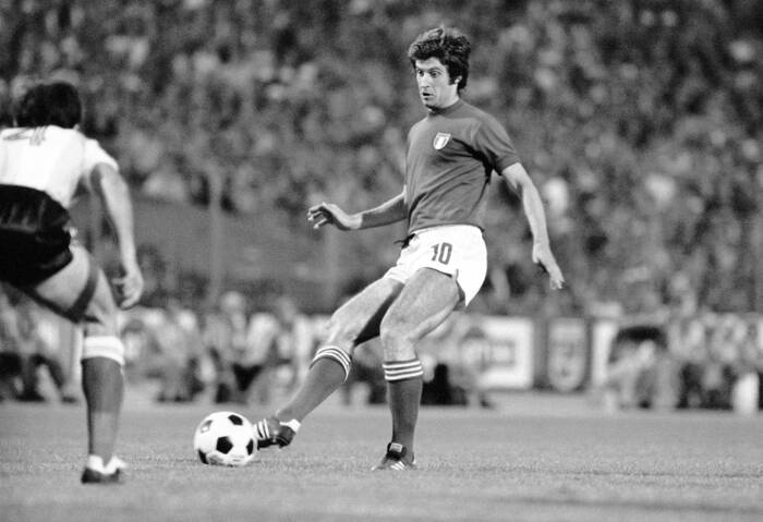 Gianni Rivera aan de bal