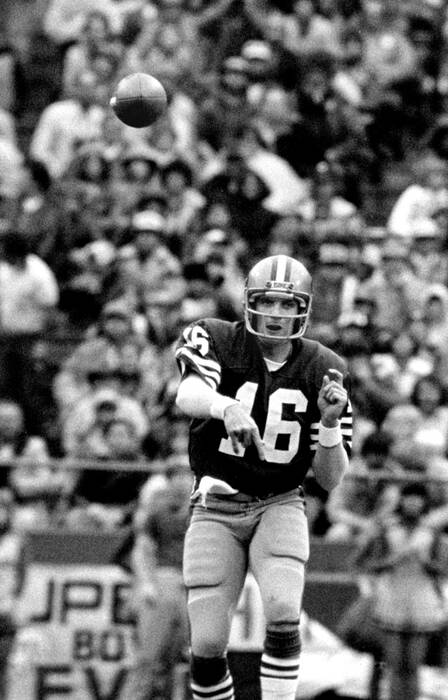 Quarterback Joe Montana (1982) Quarterback Joe Montana (1982)