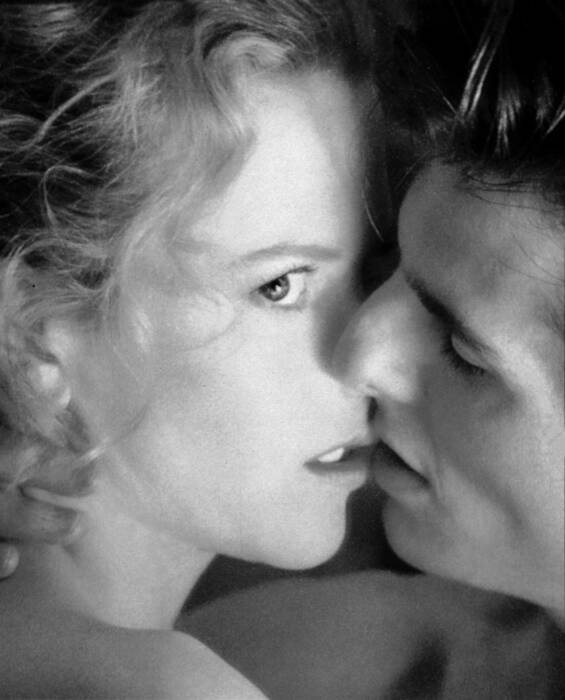 L'iconico bacio di Nicole Kidman e Tom Cruise in "Eyes Wide Shu L'iconico bacio di Nicole Kidman e Tom Cruise in "Eyes Wide Shu