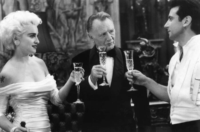 Madonna met een glas champagne Madonna met een glas champagne