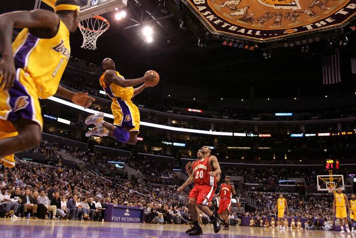 Una schiacciata mostruosa di Kobe Bryant Una schiacciata mostruosa di Kobe Bryant