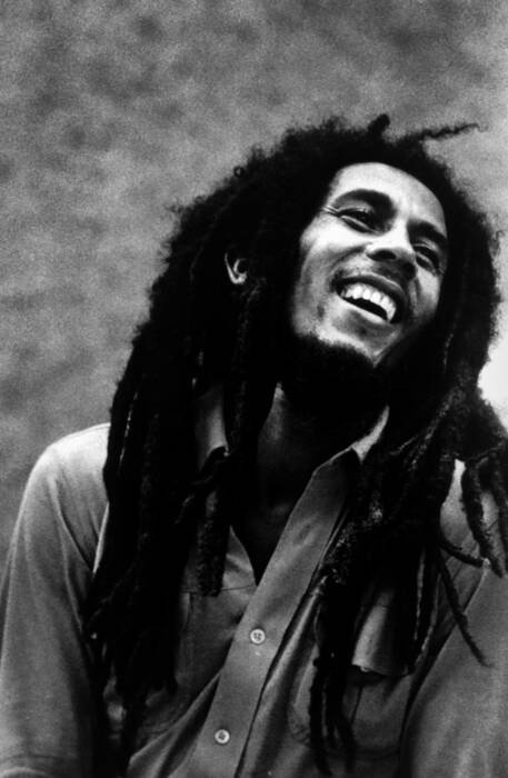 Un ritratto luminoso di Bob Marley Un ritratto luminoso di Bob Marley