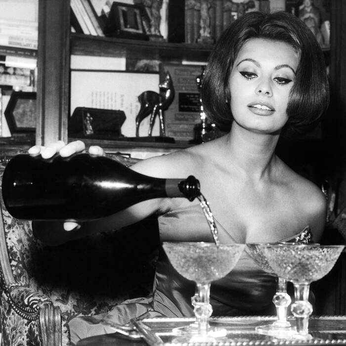 Sophia Loren brinda al nuovo anno 1963 Sophia Loren brinda al nuovo anno 1963