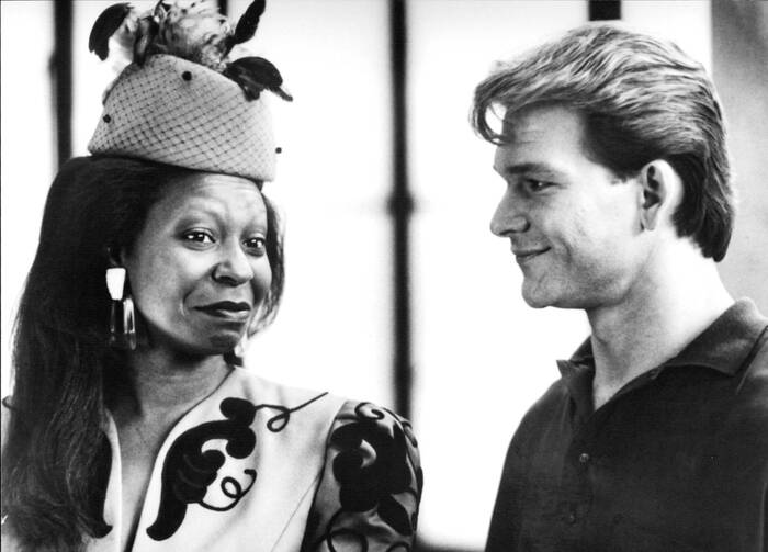 Whoopi Goldberg en Patrick Swayze in de film Ghost