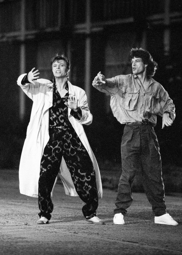 Mick Jagger en David Bowie dansen in de straat 1985