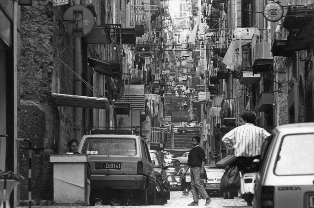 Eine enge Straße im Spanischen Viertel - Neapel