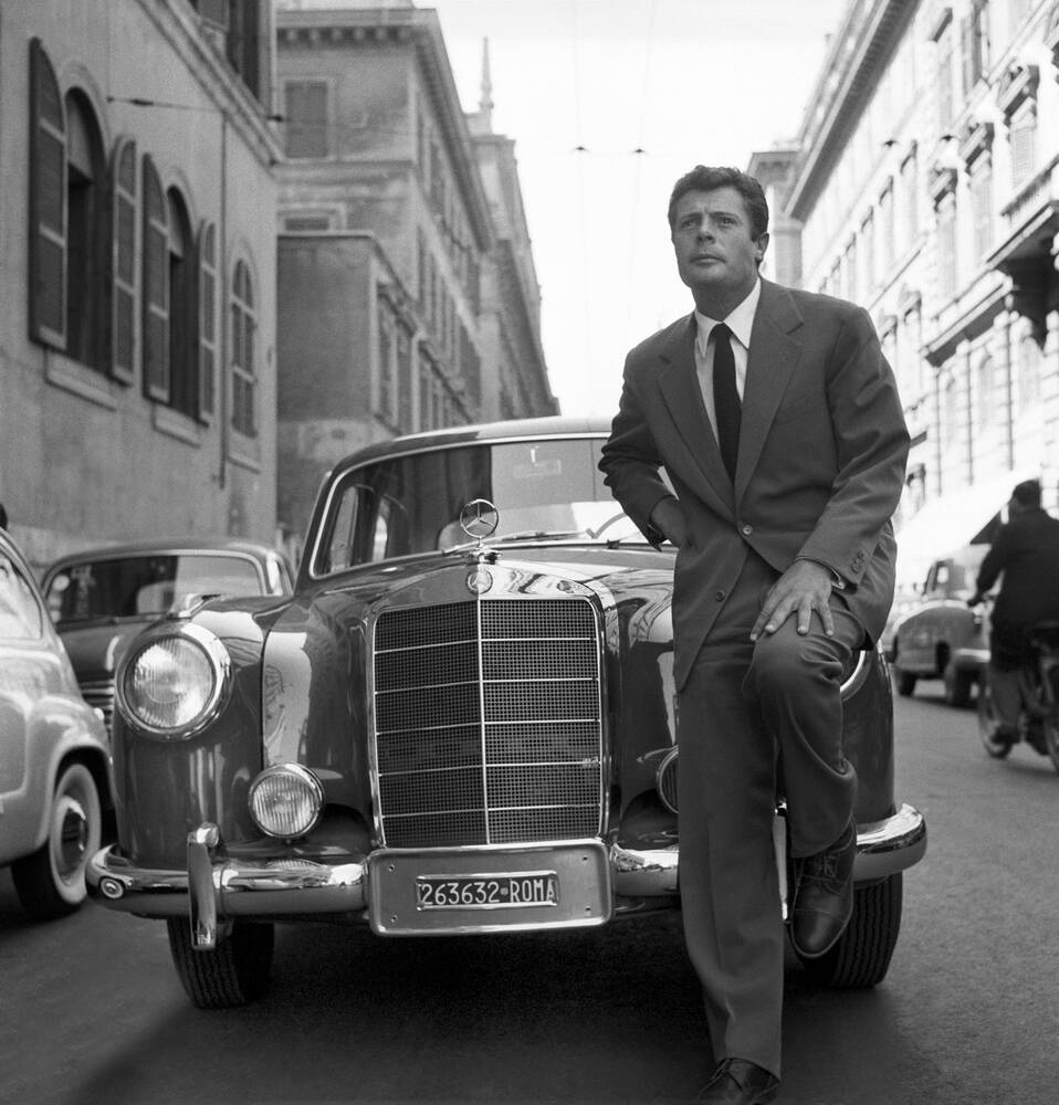 Marcello Mastroianni en zijn Mercedes Italië - 1956