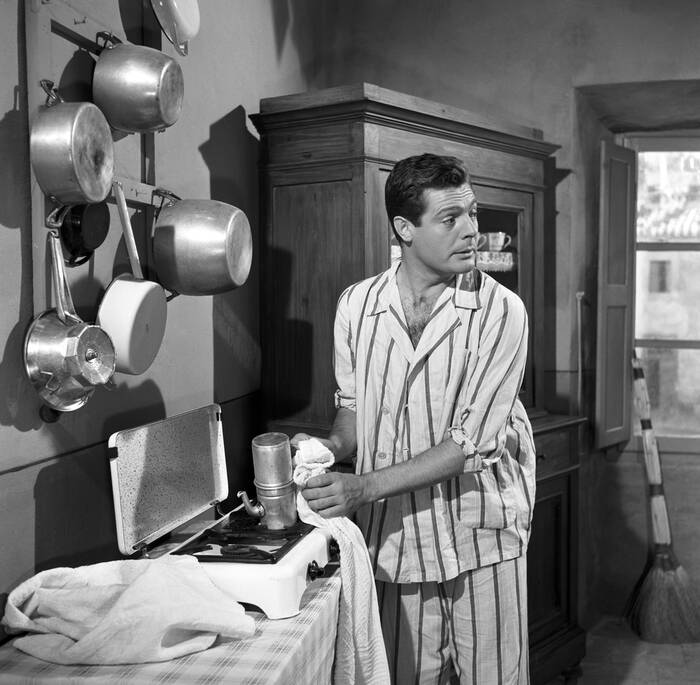 Marcello Mastroianni nel film Docteur et Guérisseur Marcello Mastroianni nel film Docteur et Guérisseur