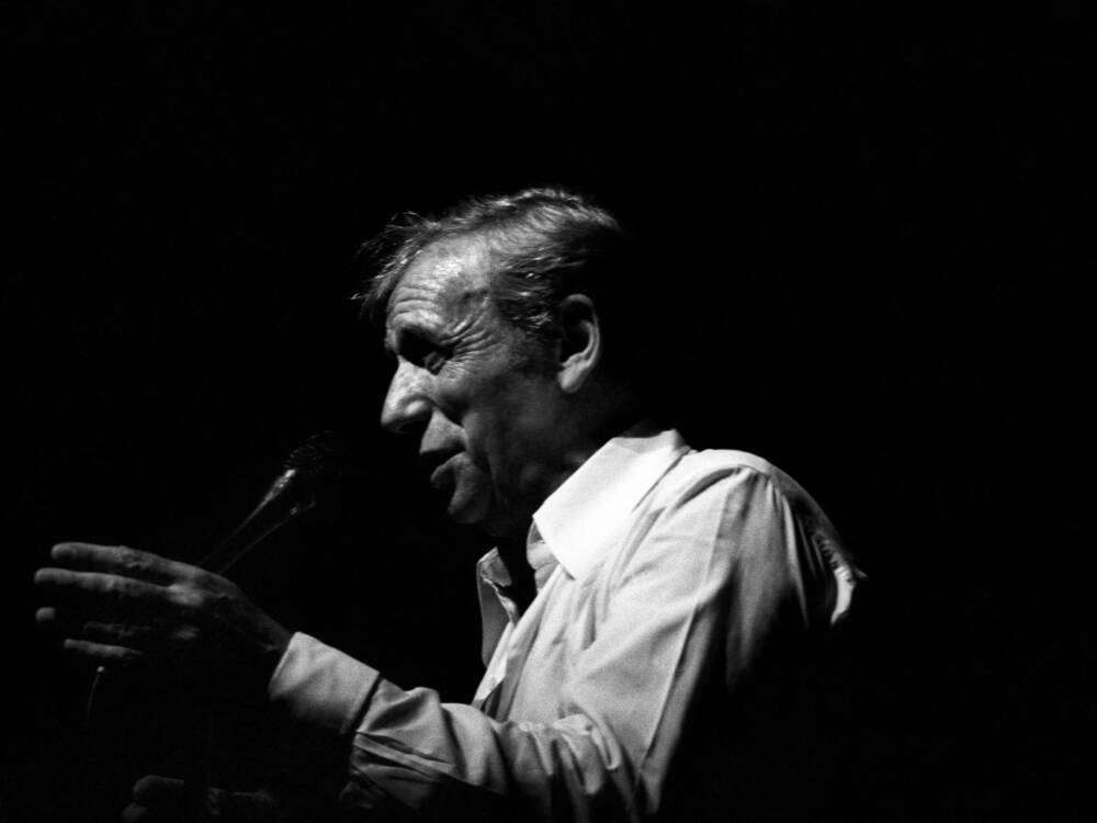 Yves MONTAND in concert