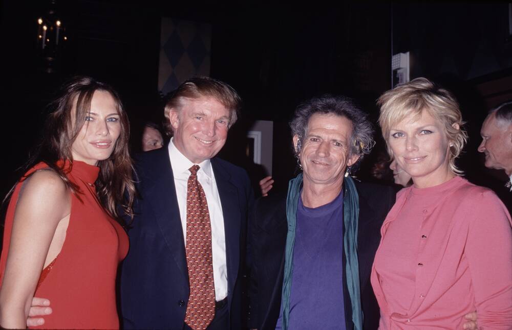 Keith Richards y su esposa Patti Hansen con Donald y Melania