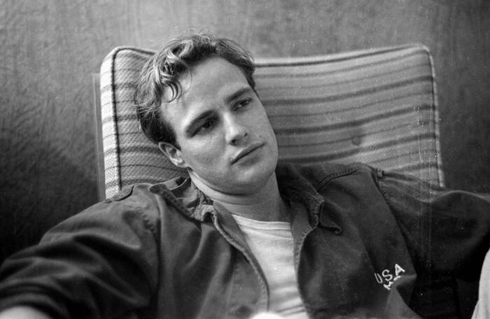 Marlon Brando op de set van "The Men" Marlon Brando op de set van "The Men"