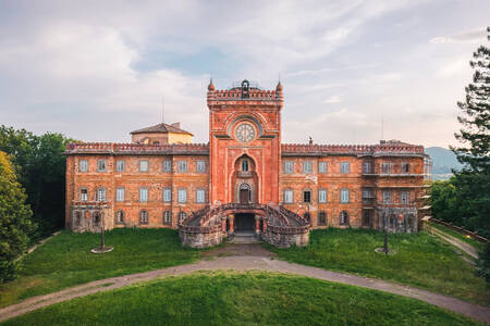 Château abandonné dans un paysage italien