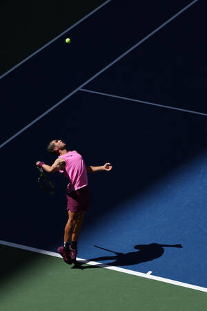 Carlos Alcaraz - Rosa servering Carlos Alcaraz - Rosa servering