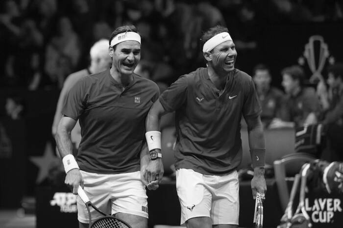 Roger Federer och Rafael Nadal - legendariska skratt bw Roger Federer och Rafael Nadal - legendariska skratt bw
