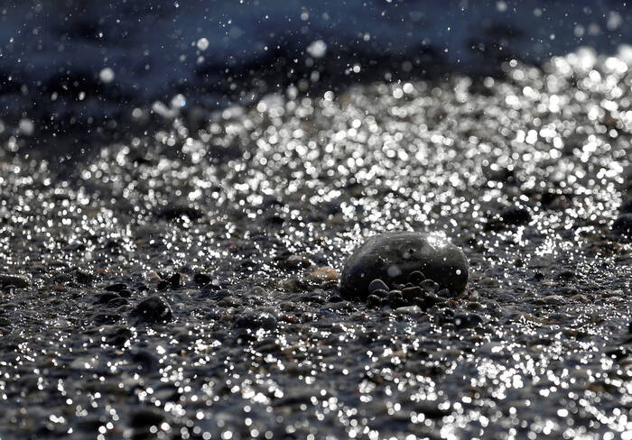 Un galet dans la tourmente Un galet dans la tourmente