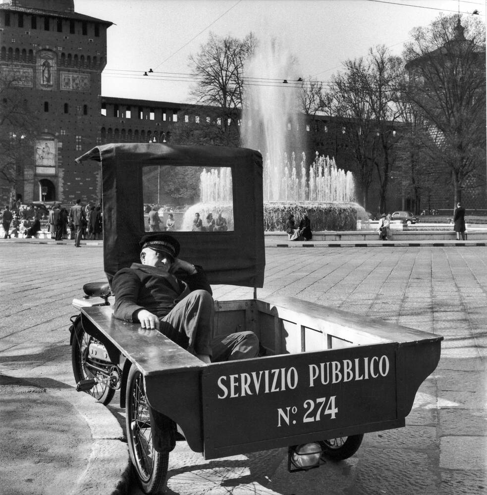 Kutscher wartet auf Kunden auf der Piazza Castello