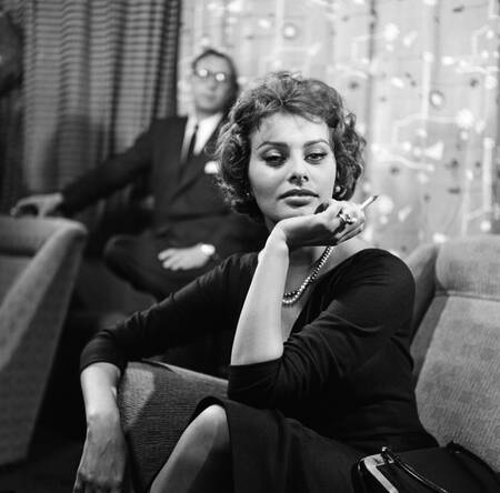 Sophia Loren en el aeropuerto de Londres 1957