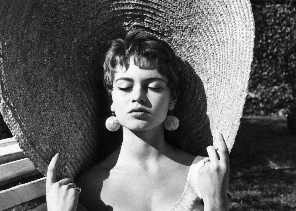 Brigitte Bardot - Un bain de soleil - Photo et Tableau - Editions