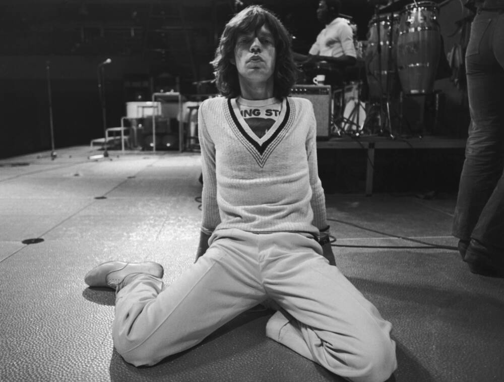 Mick Jagger repeteert voor een concert in het Verenigd Koninkrijk in 1975